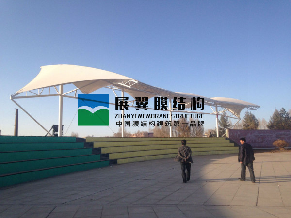 廣場(chǎng)張拉膜結(jié)構(gòu)景觀(guān)看臺(tái)工程