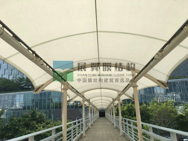 深圳龍崗區(qū)天橋膜結構遮陽棚工程